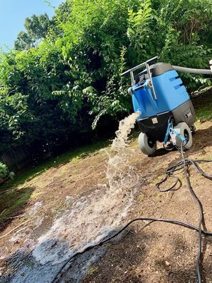 Clean Up Kings Inc.'s emergency water extraction in Island Trees